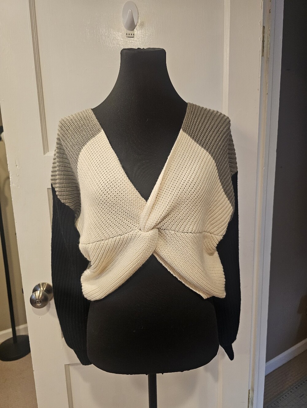 SHEIN Twist-Front V-Neck Colorblock Sweater in Cream, Gray & Black Nwot